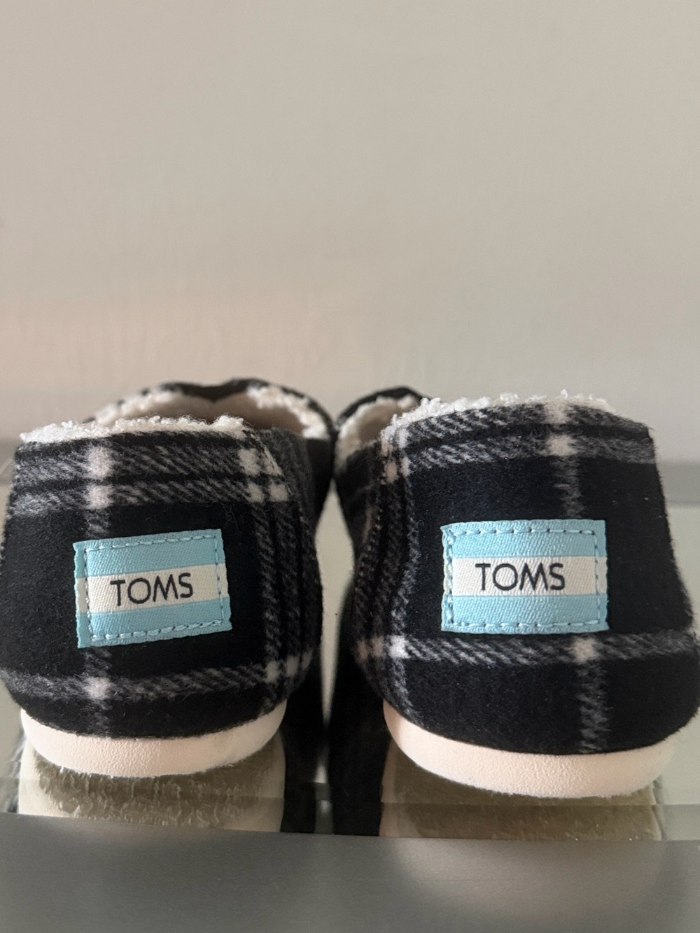 TOMS Belmont Flats Size 7.5 Women’s NWT Black & White Plaid Faux Shearling - Picture 2 of 12